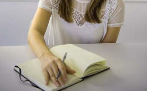 ������ɫ�ʶ����