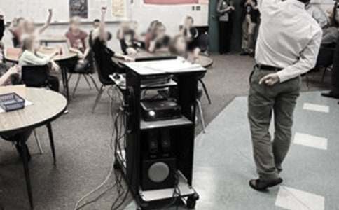 吃水不忘挖井人教学反思