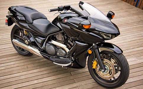 ����Ħ�г�ת��Э����ģ��