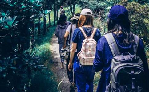 ���˵�ͬѧ�ᾭ�䷢�Ը�