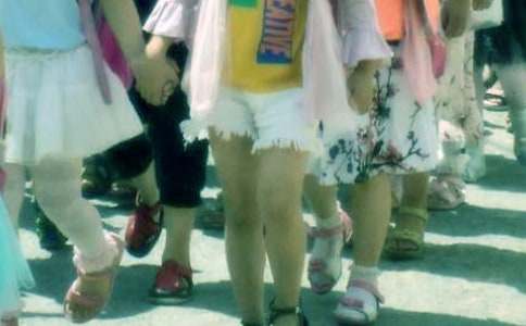 �й�Сѧ����ӥ׽С������300�ֻ���6ƪ